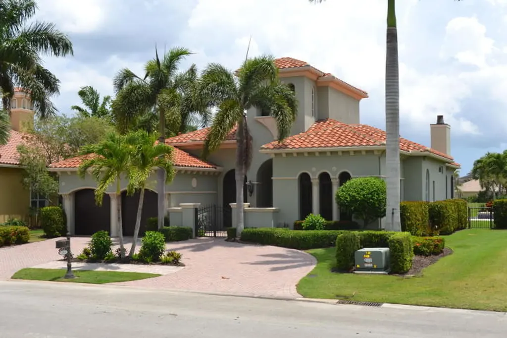 233 SE Bella Strano Port St Lucie FL 34984