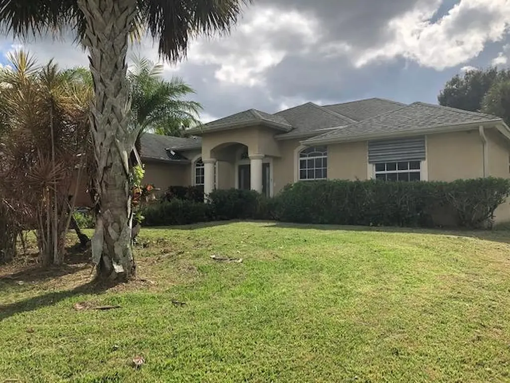 3812 SW Crary Street Port St Lucie FL 34953