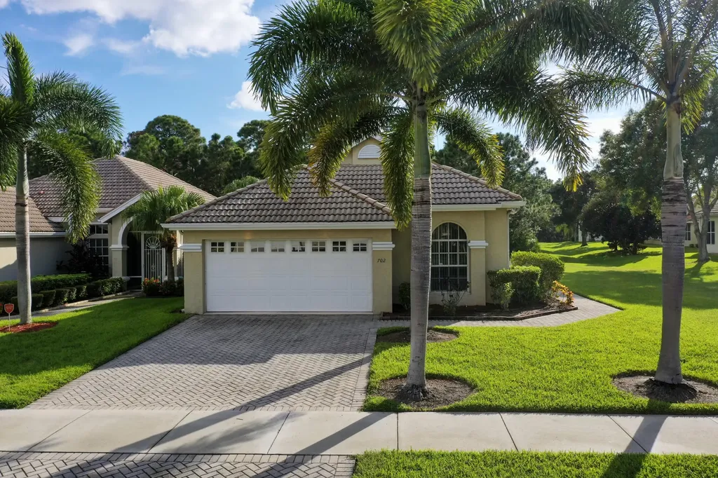 702 SW Saint Croix Cove Port St Lucie FL 34986