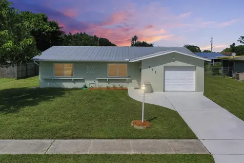 125 NE Penlynn Avenue Port St Lucie FL 34983