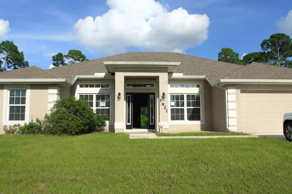1921 SW Diamond Street Port St Lucie FL 34953