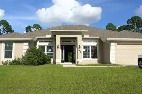 1921 SW Diamond Street Port St Lucie FL 34953