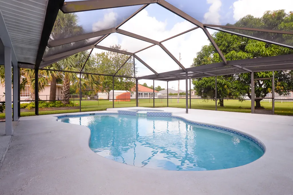 111 SW Landis Lane Port St Lucie FL 34953