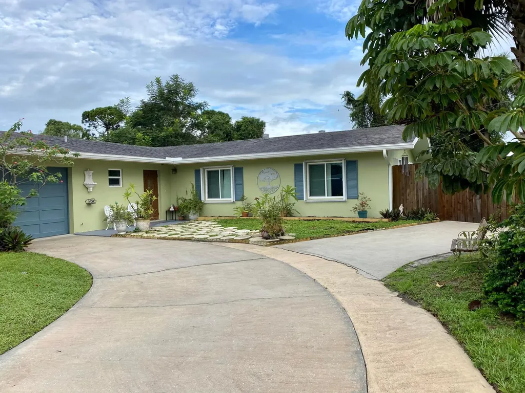 607 Coconut Avenue N Port St Lucie FL 34952