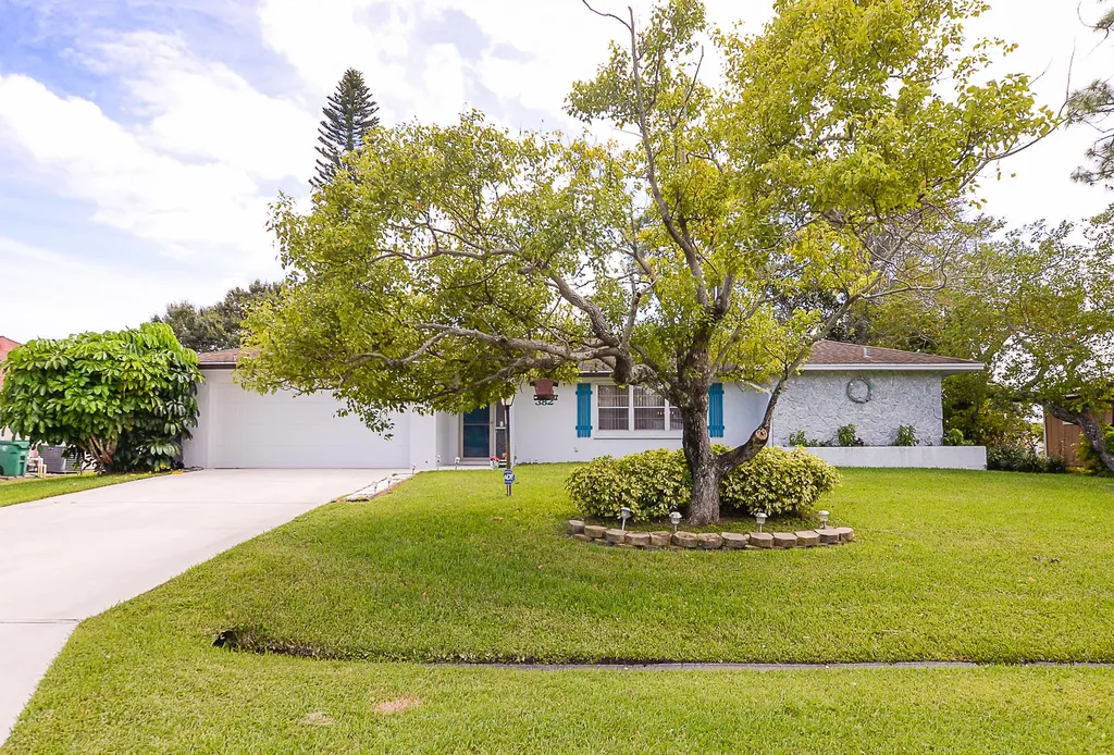 382 NE Gulfstream Avenue Port St Lucie FL 34983