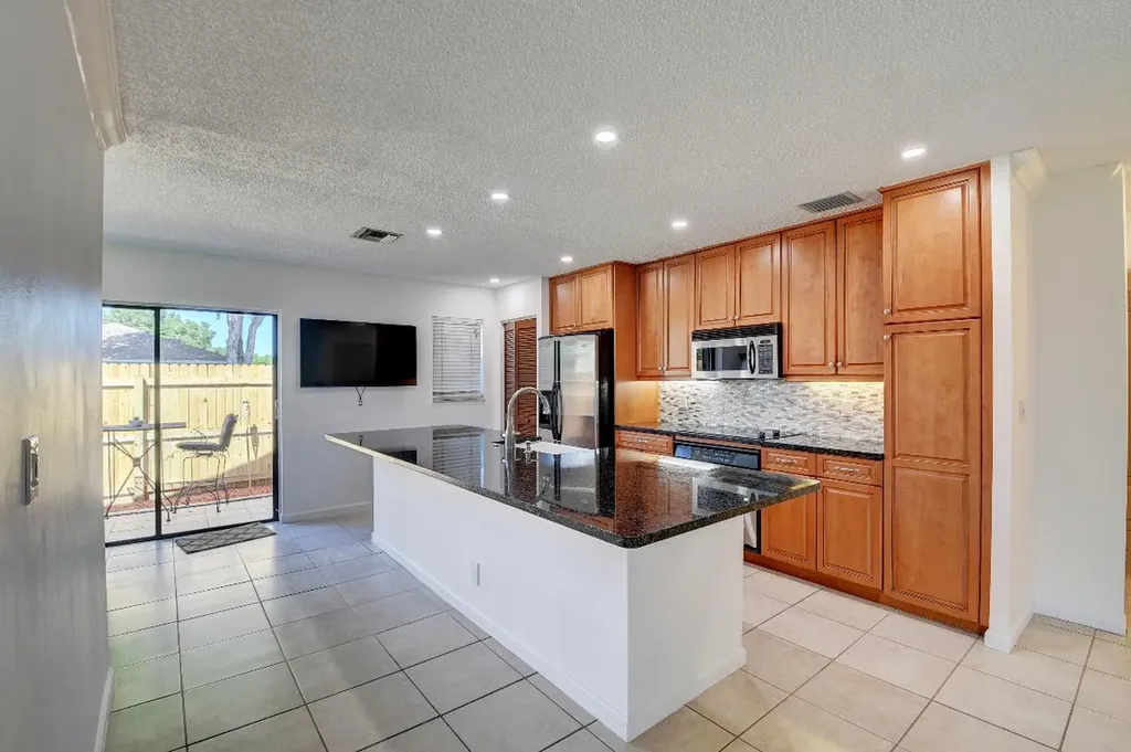 206 SE 1st Circle Boynton Beach FL 33435