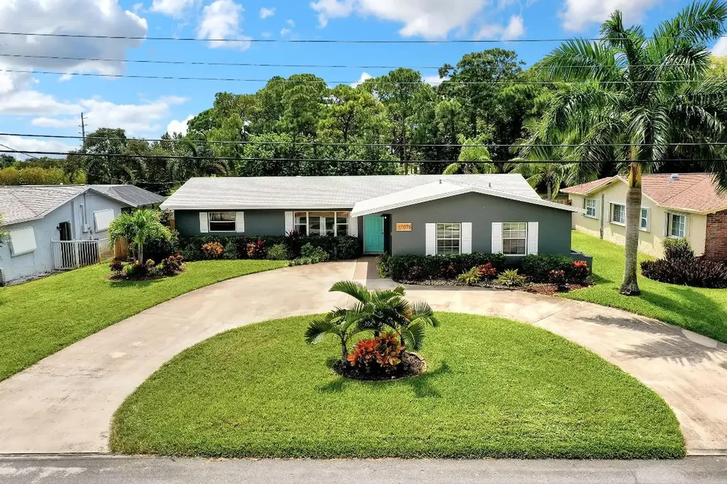 1076 SW 28th Avenue Boynton Beach FL 33426