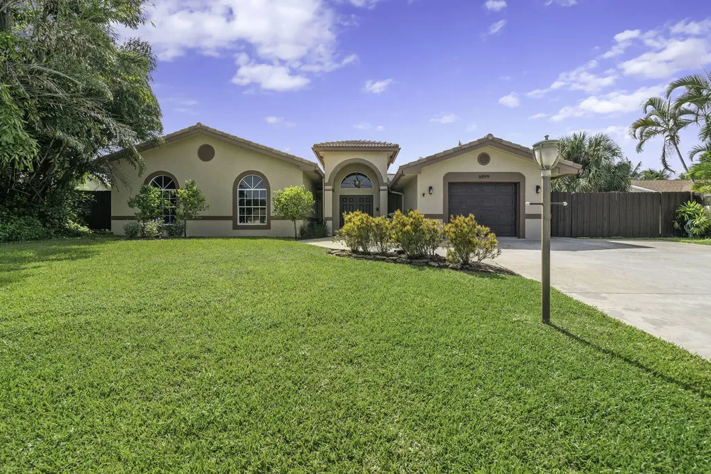 6899 Bayshore Drive Lake Worth FL 33462
