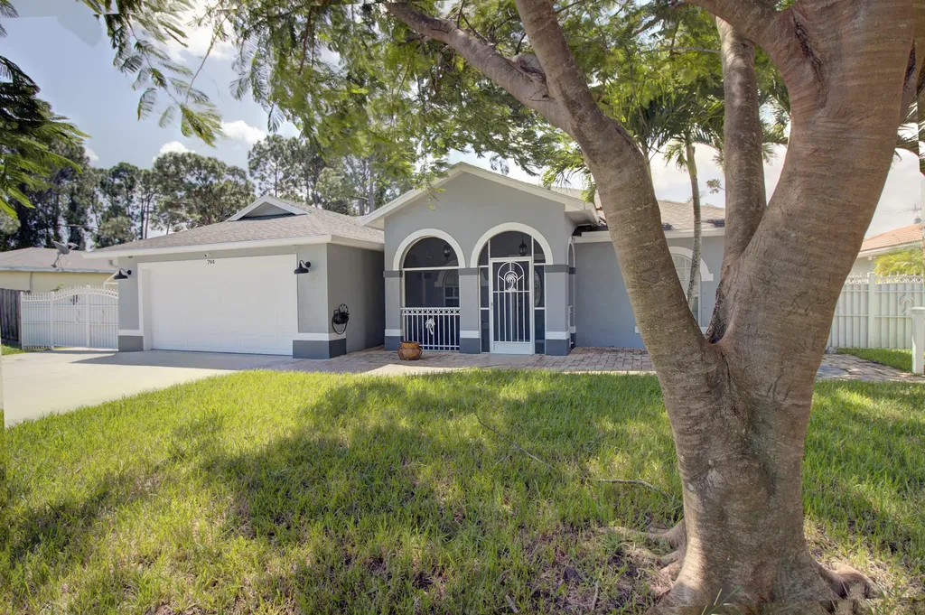 794 SW Parker Avenue Port St Lucie FL 34953