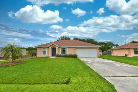 2013 SE Heathwood Circle Port St Lucie FL 34952