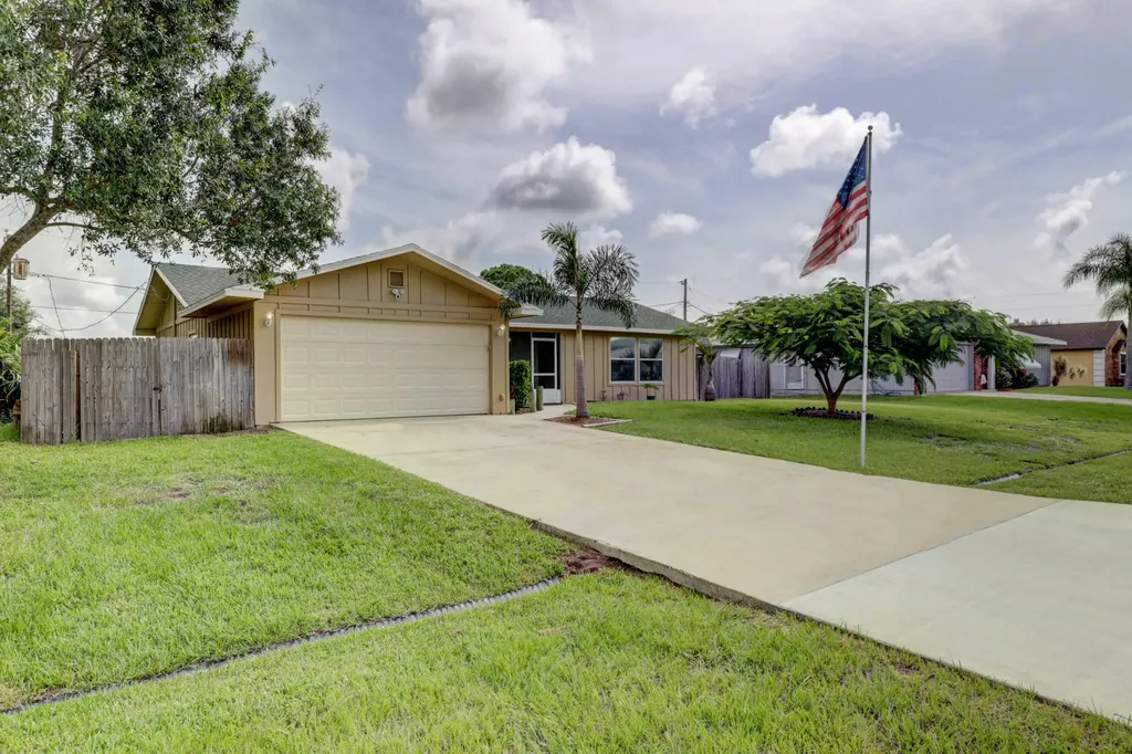 1661 SE Minorca Avenue Port St Lucie FL 34952