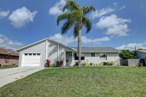 571 SE Crescent Avenue Port St Lucie FL 34984