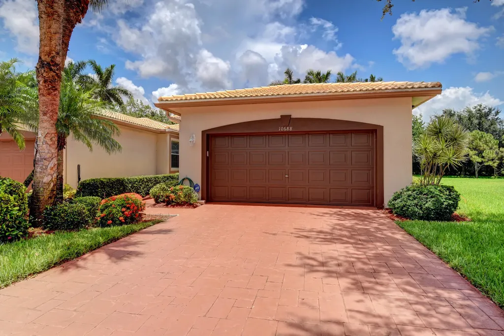 10688 Royal Caribbean Circle Boynton Beach FL 33437