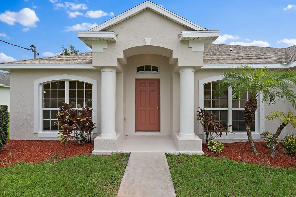 2067 SW Hampshire Lane Port St Lucie FL 34953