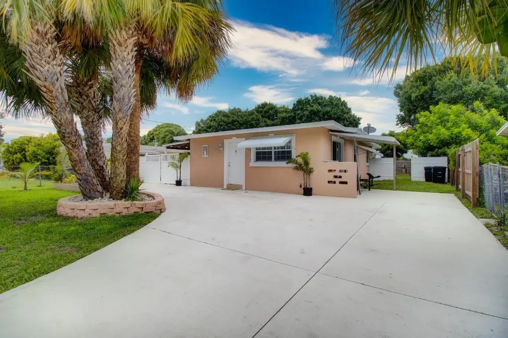 210 Gardenia Avenue Fort Pierce FL 34982