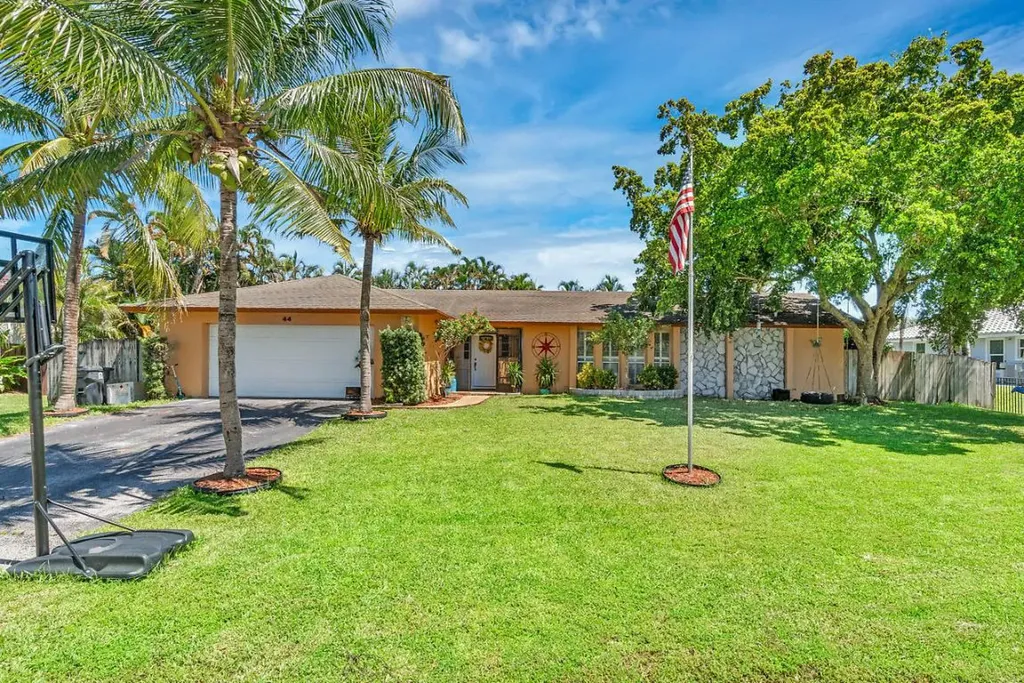 44 W Plumosa Lane Lake Worth FL 33467
