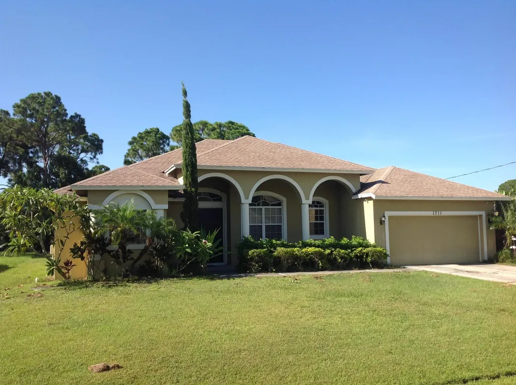 1711 SW Dreyfuss Boulevard Port St Lucie FL 34953