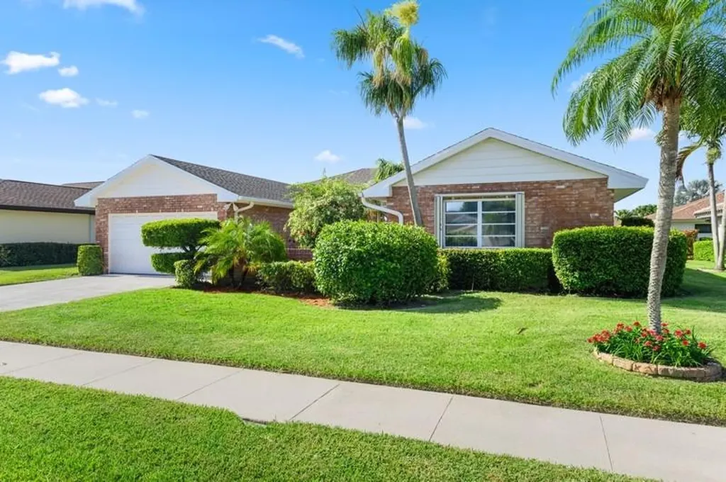 10707 Greentrail Drive South Boynton Beach FL 33436