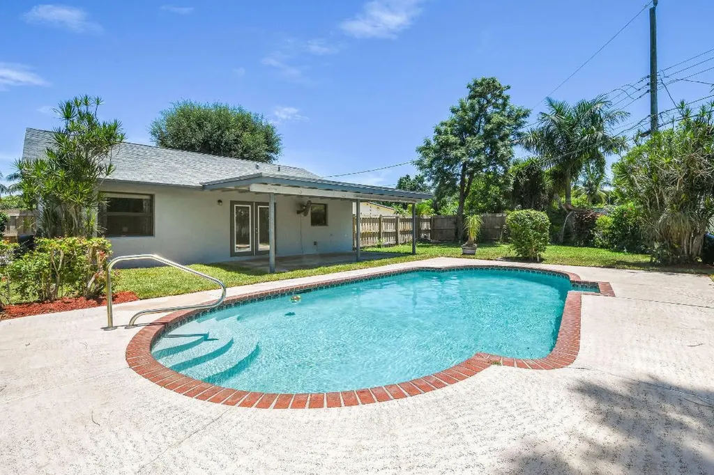 1308 W Frangipani Circle Lantana FL 33462