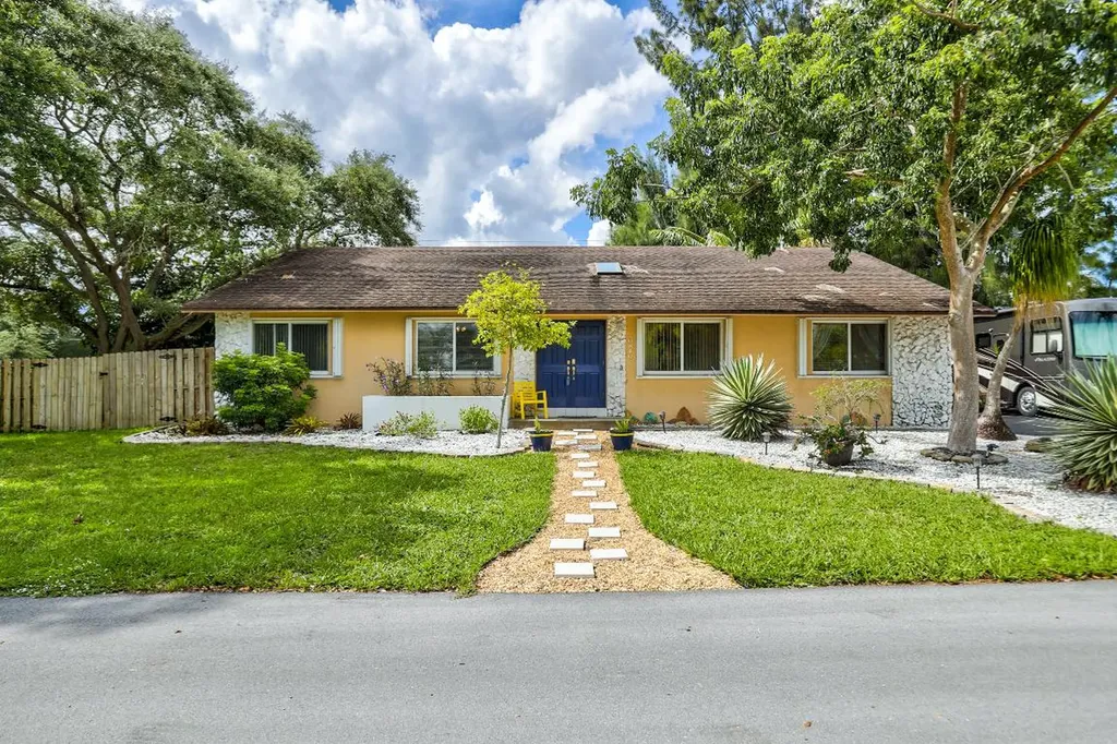 6810 SW 44th Court Davie FL 33314