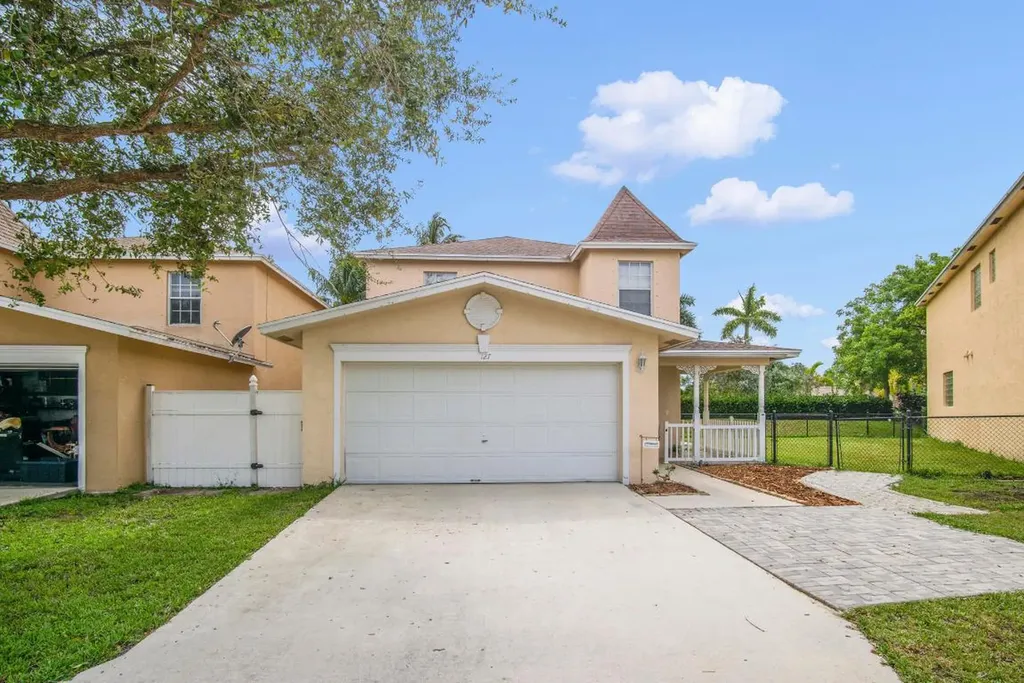 127 Country Club Way Royal Palm Beach FL 33411