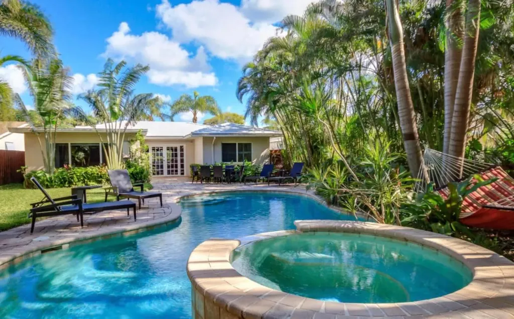 1521 S Palmway Lake Worth Beach FL 33460