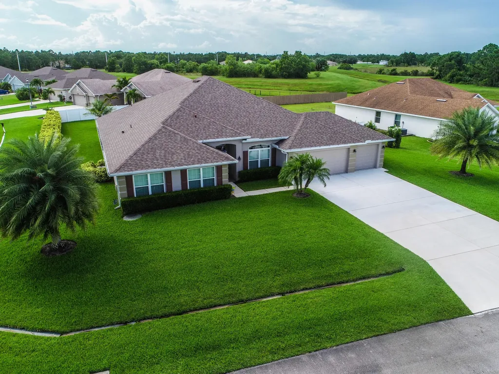 5860 NW Poe Court Port St Lucie FL 34986