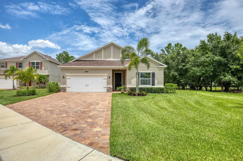 695 NE Moss Rose Place Port St Lucie FL 34983