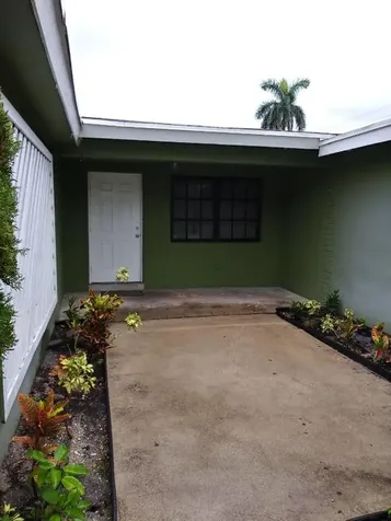707 SW 3rd Avenue Boynton Beach FL 33426