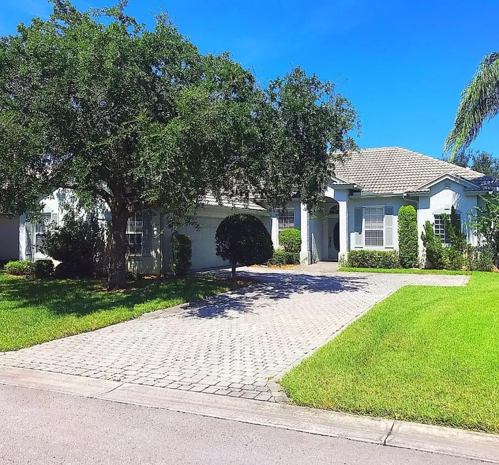 425 NW Canterbury Court Port St Lucie FL 34983