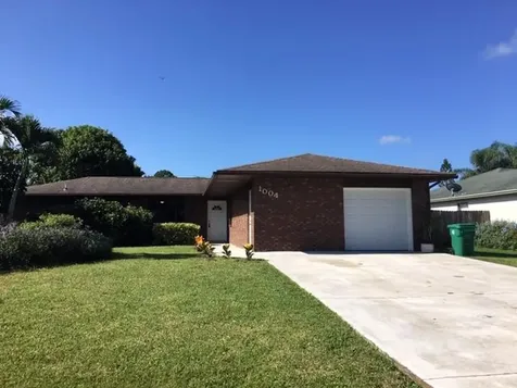 1004 SE Bywood Avenue Port St Lucie FL 34983