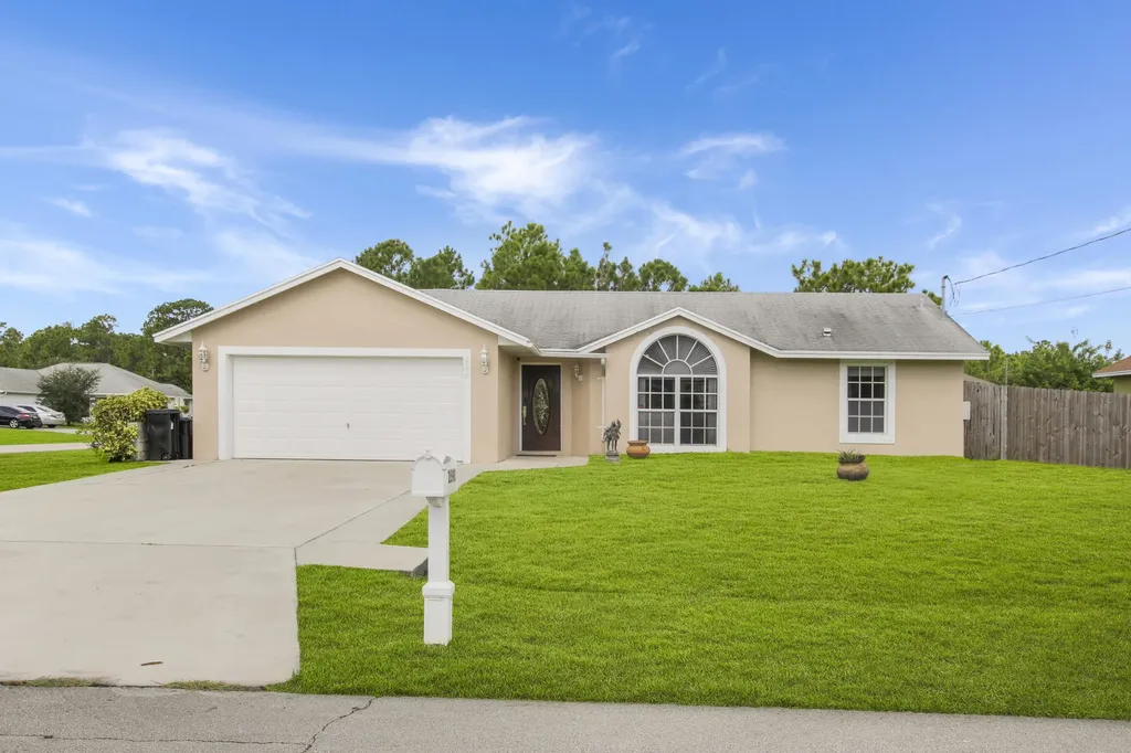 2590 SW Choctaw Street Port St Lucie FL 34953