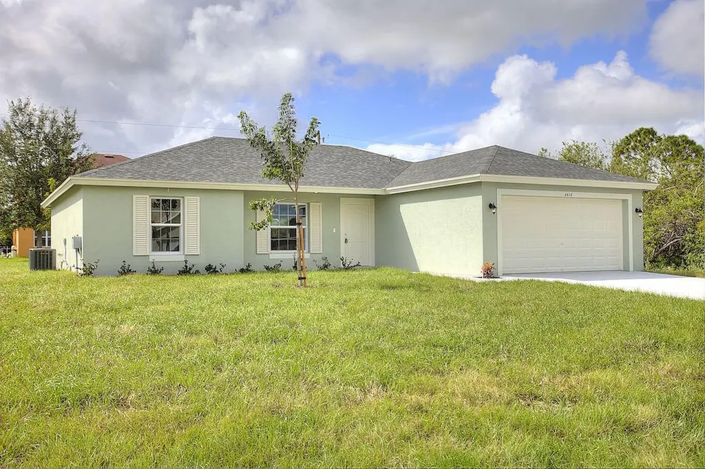 1227 SW Calmar Avenue Port St Lucie FL 34953