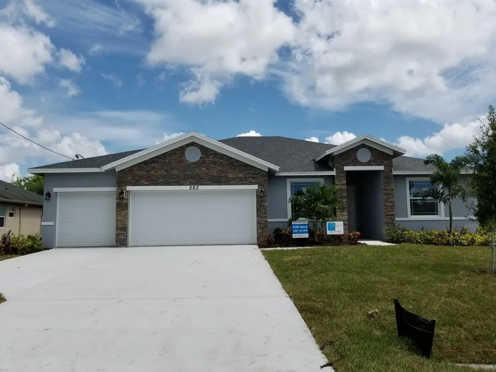 563 SW Jeanne Avenue Port St Lucie FL 34953