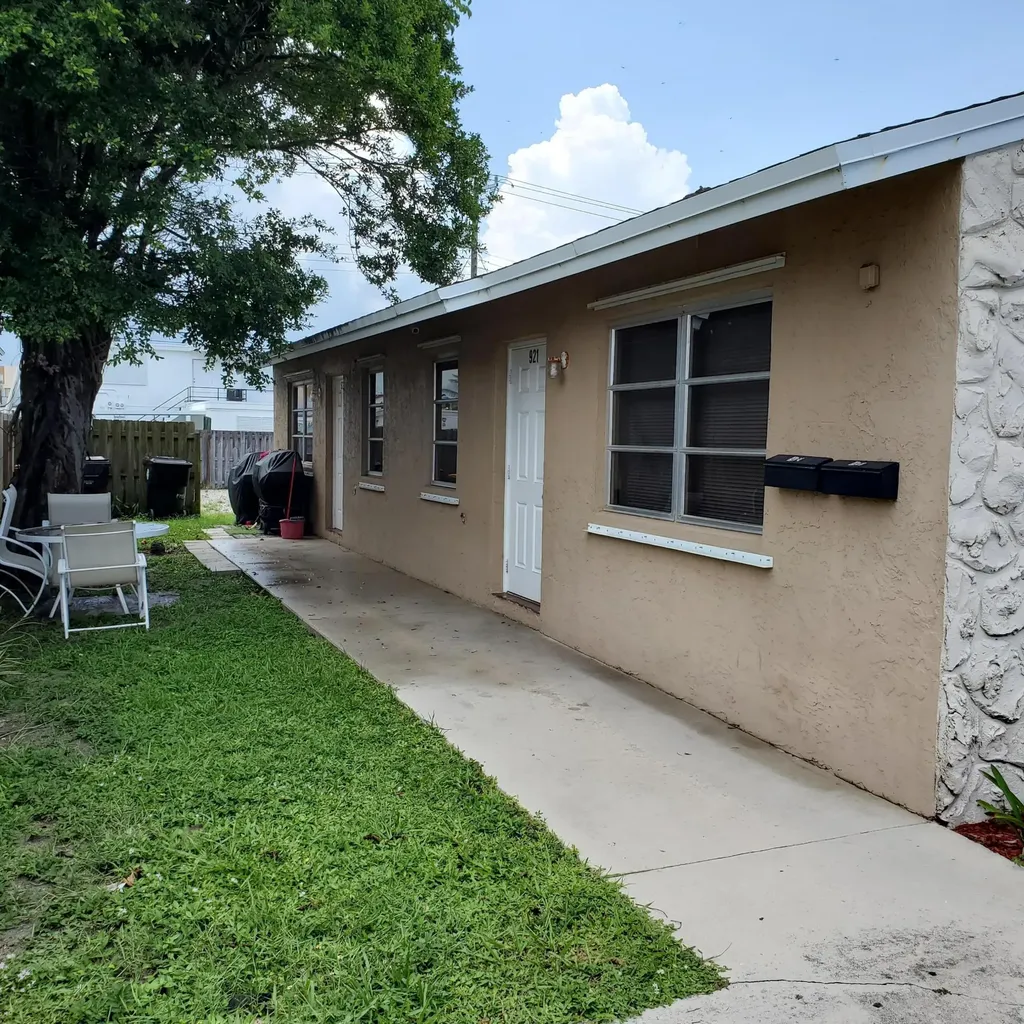 921 N J Street Lake Worth Beach FL 33460