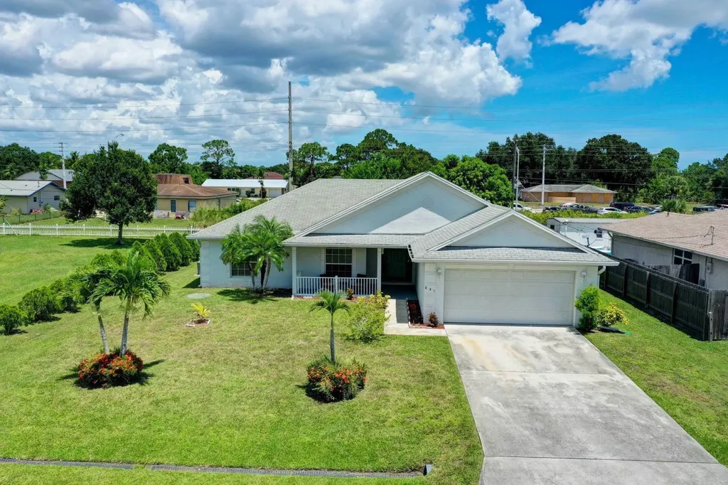 651 SE Penn Avenue Port St Lucie FL 34984