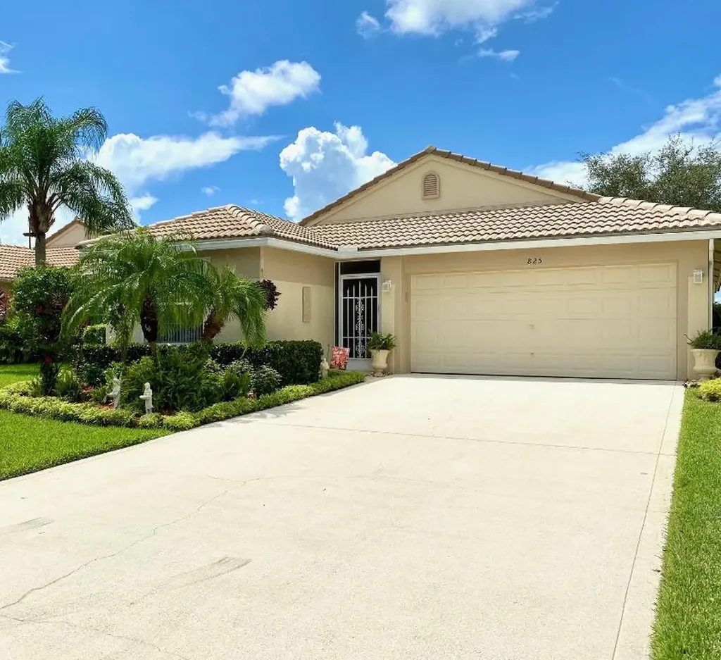 825 NW Greenwich Court Port St Lucie FL 34983