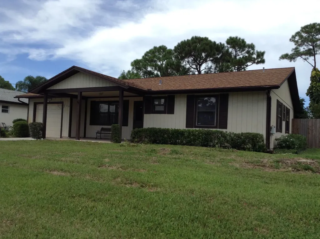 279 SE Fallon Drive Port St Lucie FL 34983