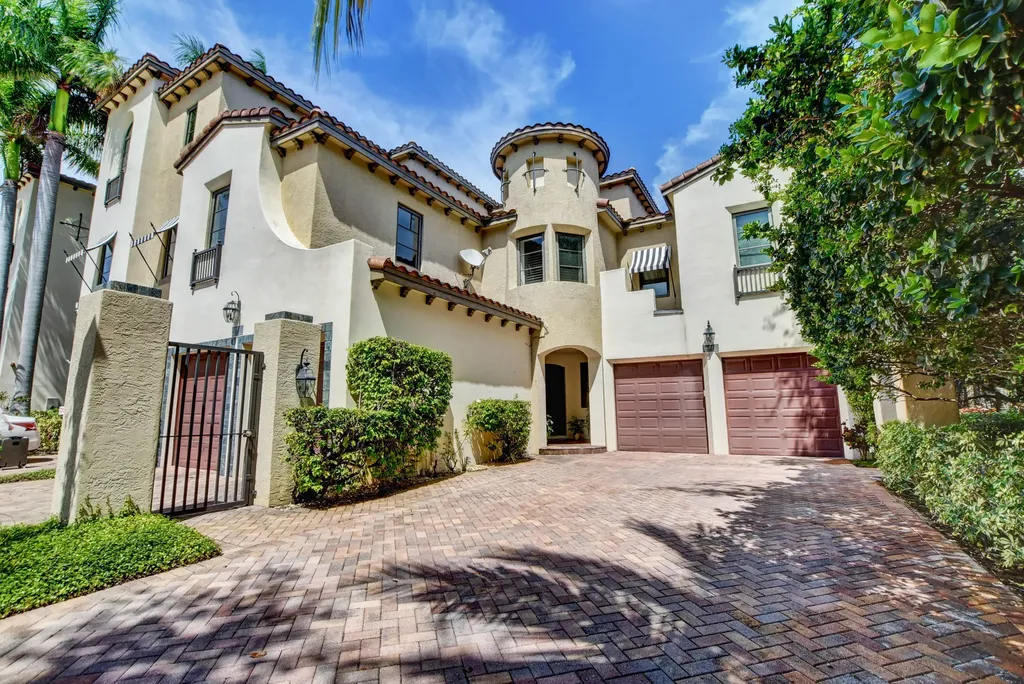 1010 Via Villagio Hypoluxo FL 33462