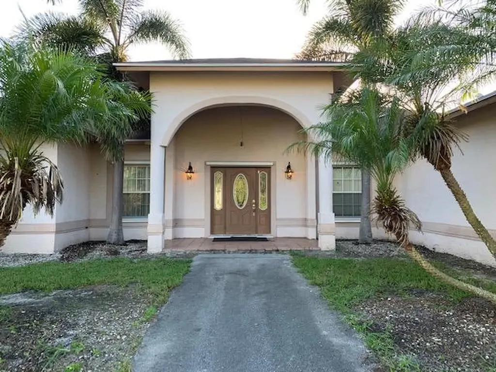 173 S Greenstar Avenue Pahokee FL 33476