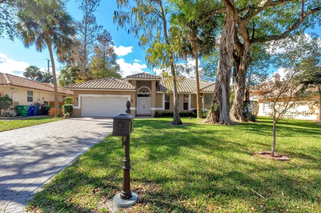 4164 NW 67th Way Coral Springs FL 33067