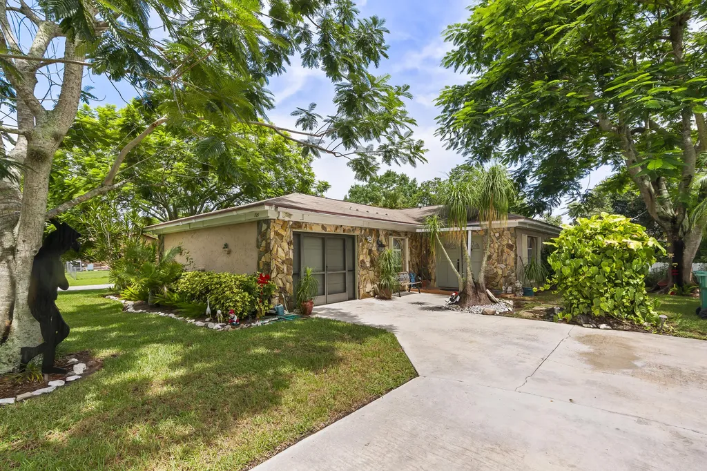 725 NW Kingston Street Port St Lucie FL 34983