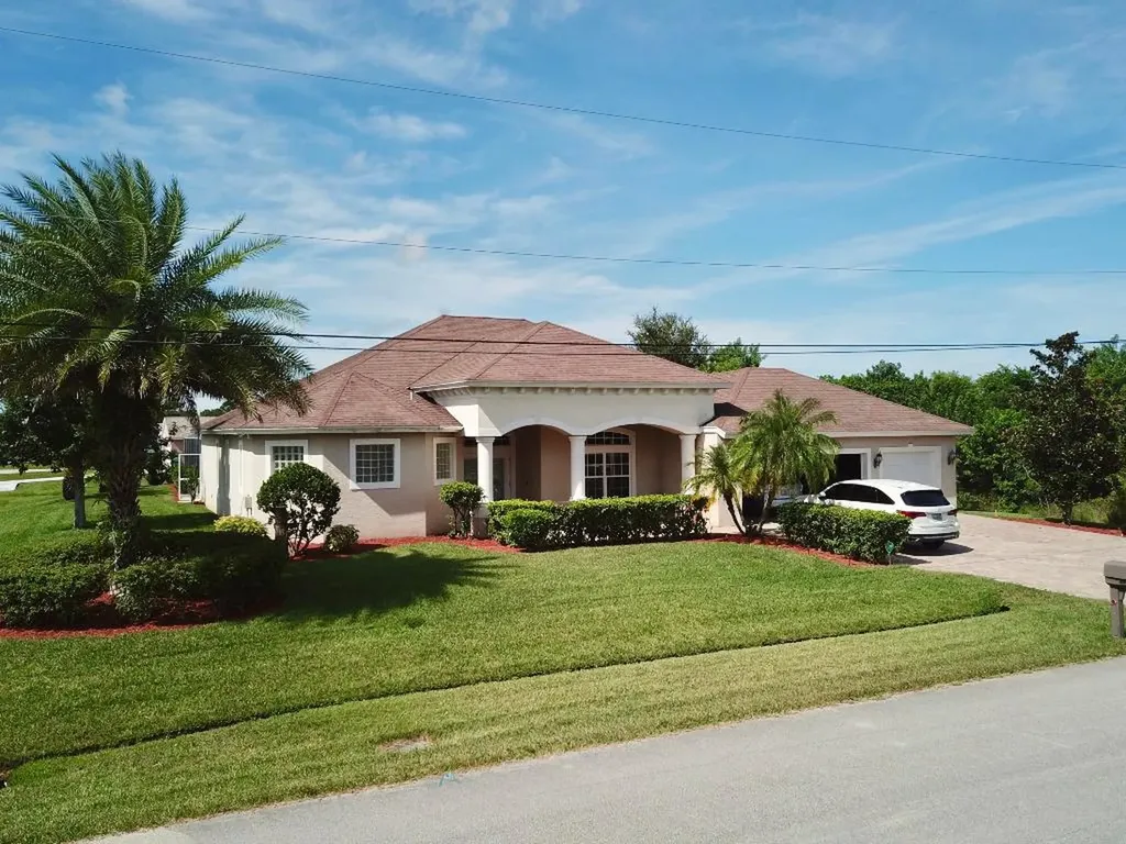 5841 NW Alpha Court Port St Lucie FL 34986