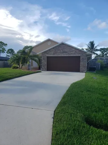 637 SE Sweetbay Avenue Port St Lucie FL 34983