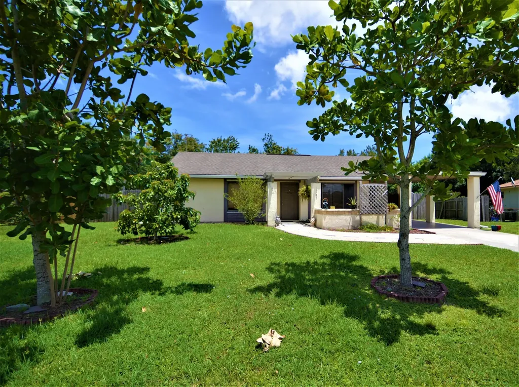 1781 SE Vesthaven Court Port St Lucie FL 34952