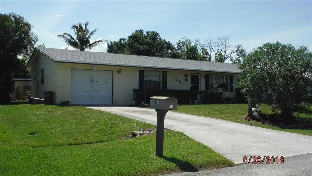 2098 SE Stonecrop Street Port St Lucie FL 34984