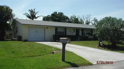 2098 SE Stonecrop Street Port St Lucie FL 34984