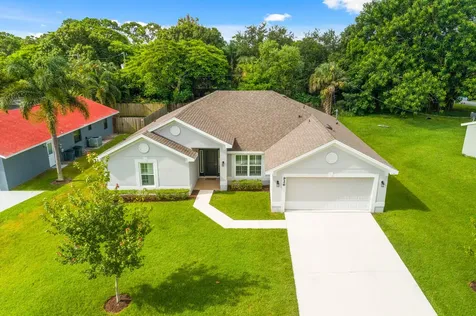 926 SE Montrose Avenue Port St Lucie FL 34983