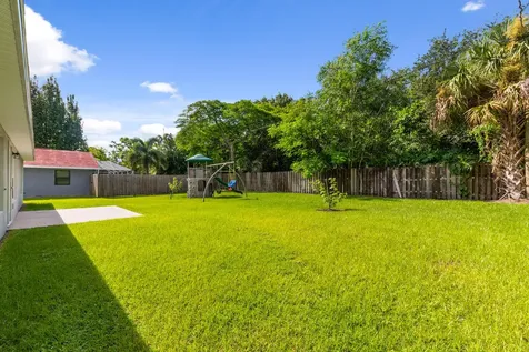 926 SE Montrose Avenue Port St Lucie FL 34983