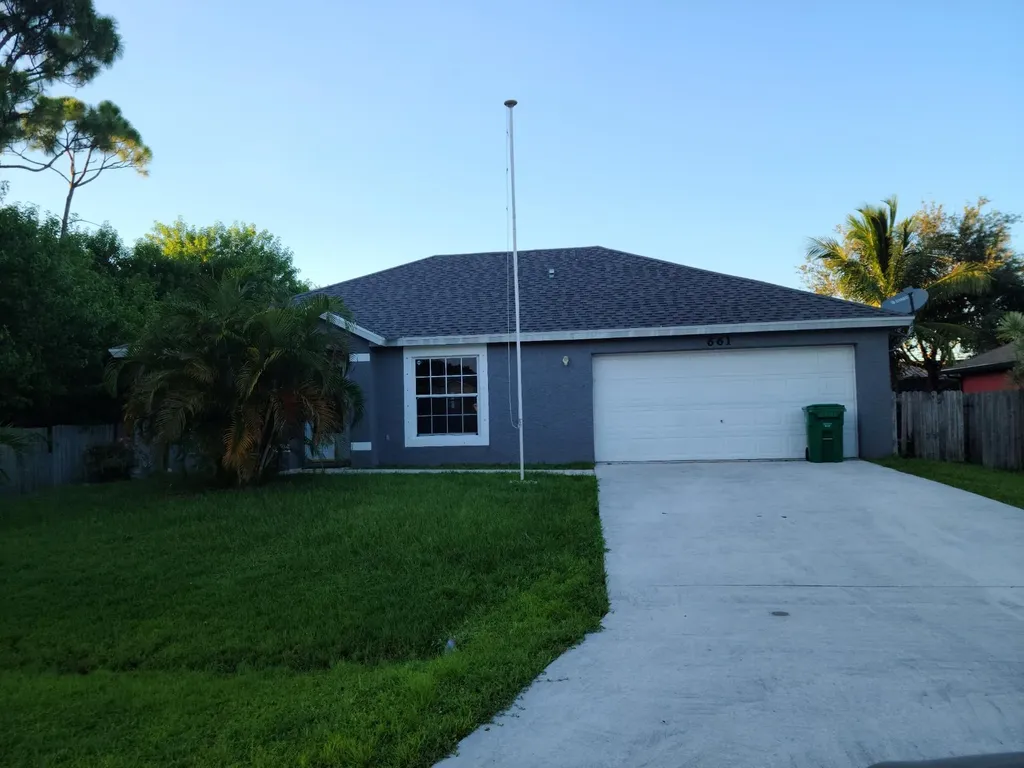 661 SE Chapman Avenue Port St Lucie FL 34984